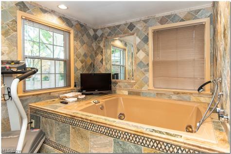 2677 Rocklyn Road Shaker Heights OH 44122