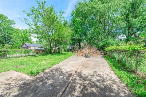 8005 Vineyard Avenue Cleveland OH 44105