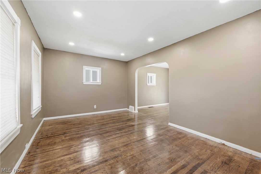 8005 Vineyard Avenue Cleveland OH 44105