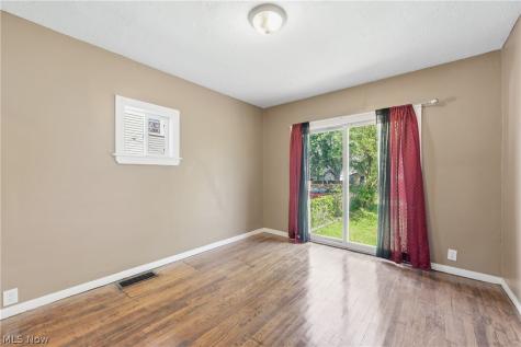 8005 Vineyard Avenue Cleveland OH 44105