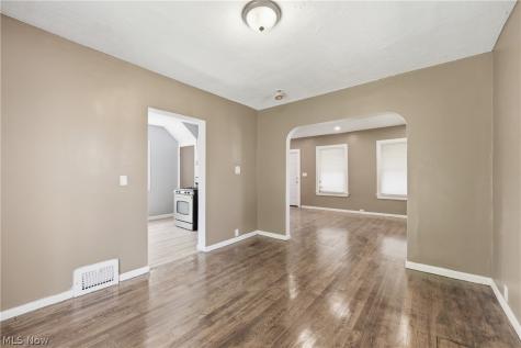 8005 Vineyard Avenue Cleveland OH 44105