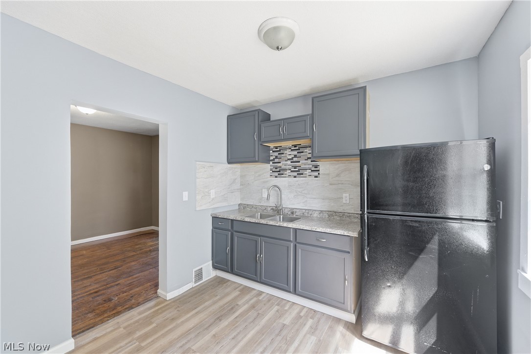 8005 Vineyard Avenue Cleveland OH 44105