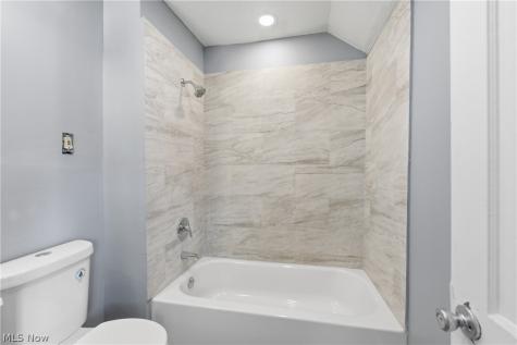 8005 Vineyard Avenue Cleveland OH 44105