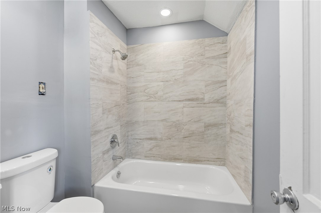 8005 Vineyard Avenue Cleveland OH 44105