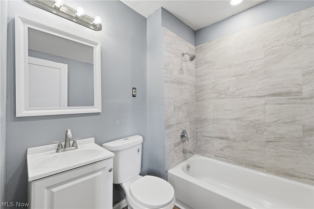 8005 Vineyard Avenue Cleveland OH 44105