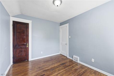 8005 Vineyard Avenue Cleveland OH 44105