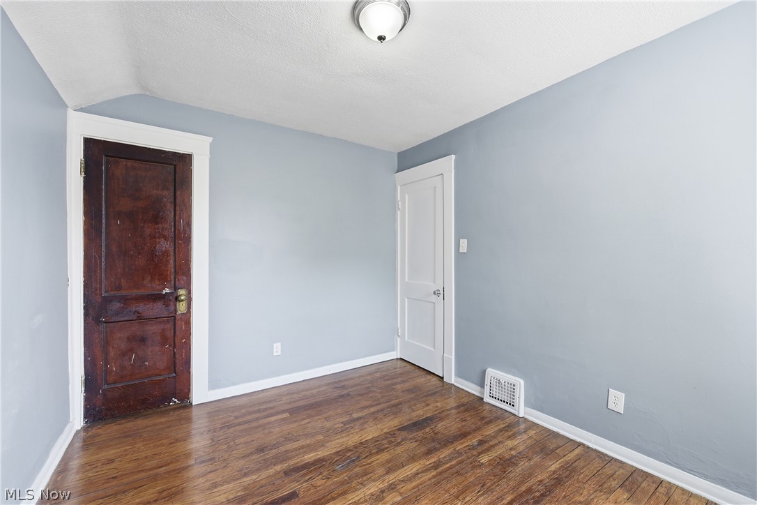 8005 Vineyard Avenue Cleveland OH 44105