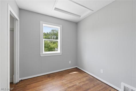 8005 Vineyard Avenue Cleveland OH 44105