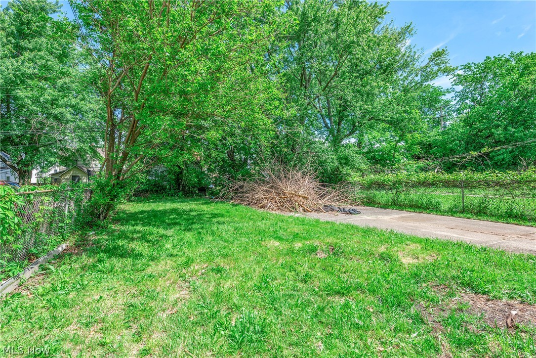 8005 Vineyard Avenue Cleveland OH 44105