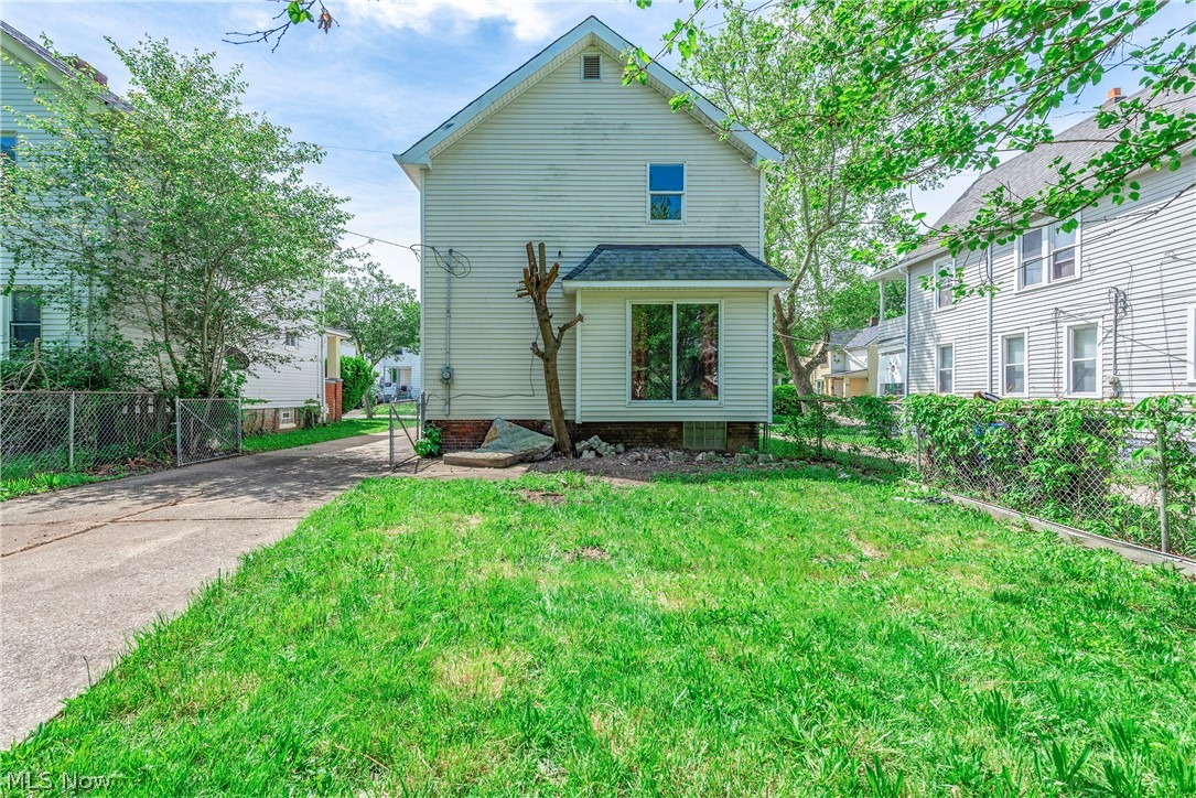 8005 Vineyard Avenue Cleveland OH 44105