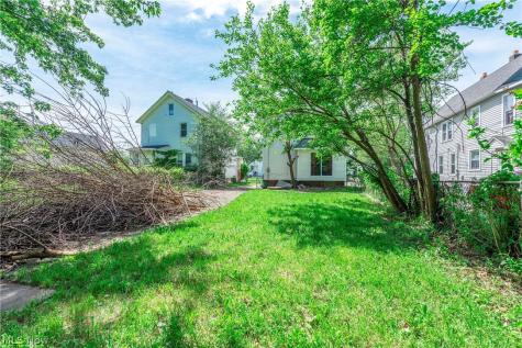 8005 Vineyard Avenue Cleveland OH 44105