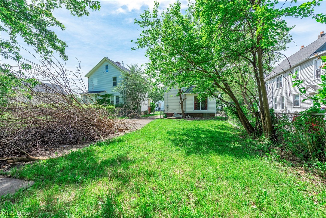 8005 Vineyard Avenue Cleveland OH 44105