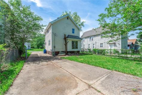 8005 Vineyard Avenue Cleveland OH 44105