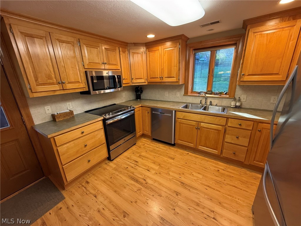 9201 N Shore Drive NE Mineral City OH 44656