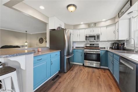 1042 Oak Hill Drive NE Massillon OH 44646