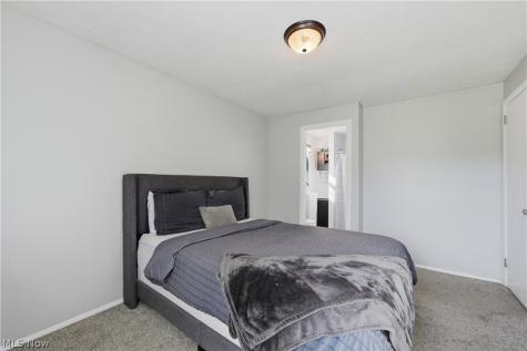 1042 Oak Hill Drive NE Massillon OH 44646