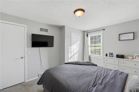 1042 Oak Hill Drive NE Massillon OH 44646