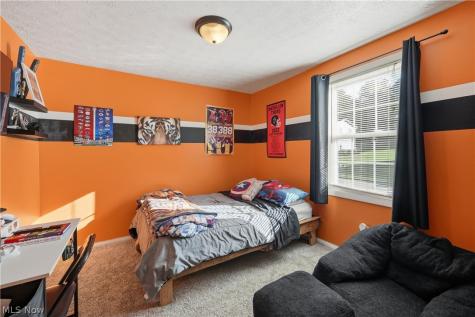 1042 Oak Hill Drive NE Massillon OH 44646
