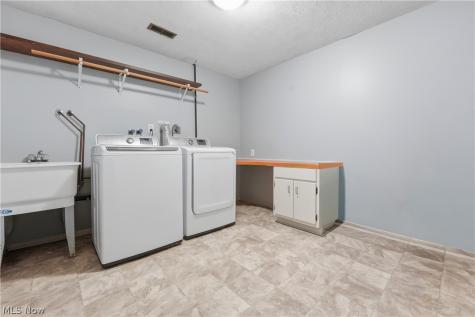 1042 Oak Hill Drive NE Massillon OH 44646