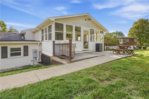 1042 Oak Hill Drive NE Massillon OH 44646