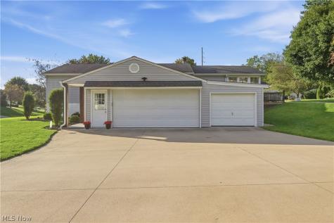 1042 Oak Hill Drive NE Massillon OH 44646