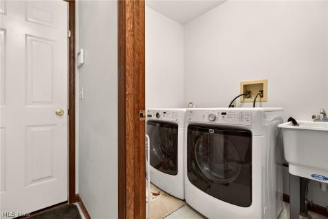4718 Queen Anne Avenue Lorain OH 44052