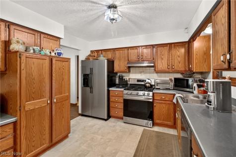 4718 Queen Anne Avenue Lorain OH 44052