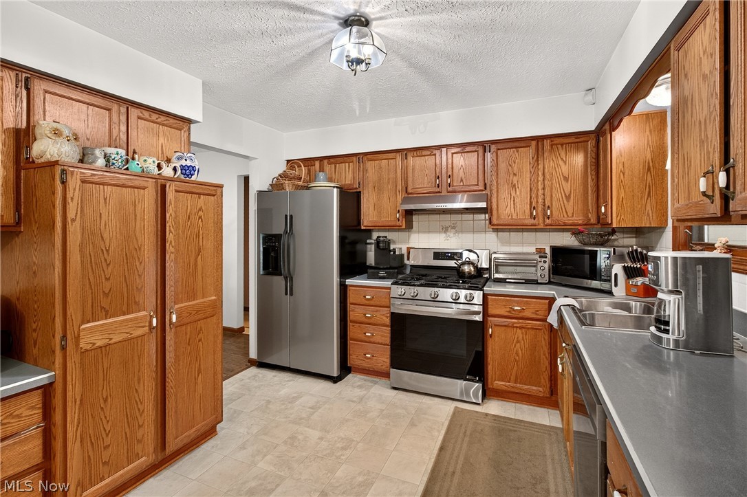 4718 Queen Anne Avenue Lorain OH 44052