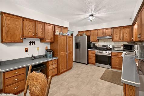 4718 Queen Anne Avenue Lorain OH 44052
