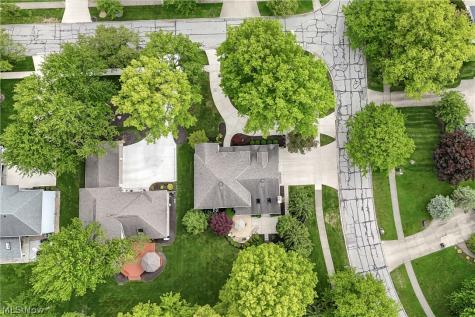 25832 Briarwood Court Westlake OH 44145