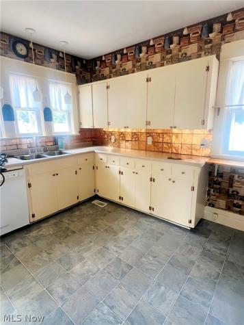 328 Oakwood Avenue Marietta OH 45750