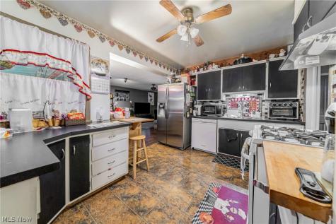 9011 Torrance Avenue Brooklyn OH 44144
