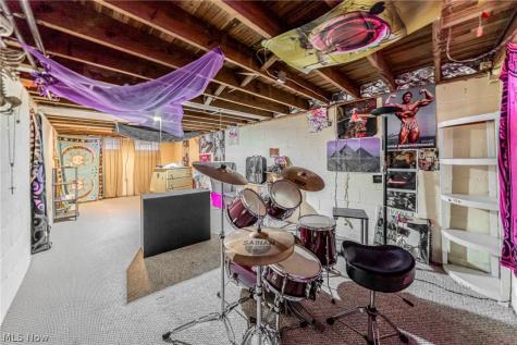 9011 Torrance Avenue Brooklyn OH 44144