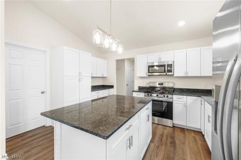 1328 Hazelwood Akron OH 44305
