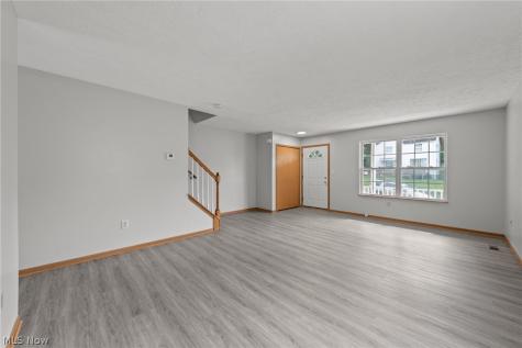 1117 Smithfarm Akron OH 44305