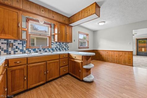 681 Newton Avenue Barberton OH 44203