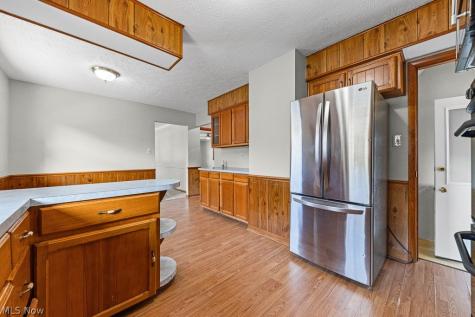 681 Newton Avenue Barberton OH 44203