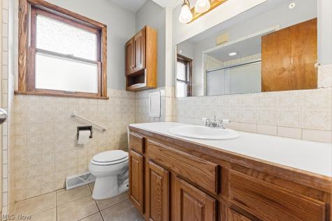 681 Newton Avenue Barberton OH 44203