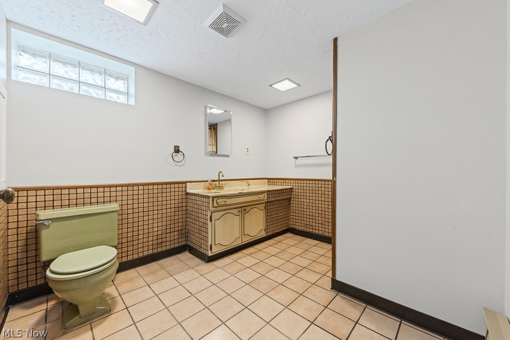 681 Newton Avenue Barberton OH 44203