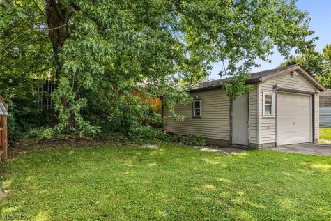 681 Newton Avenue Barberton OH 44203