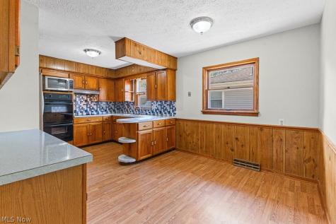 681 Newton Avenue Barberton OH 44203