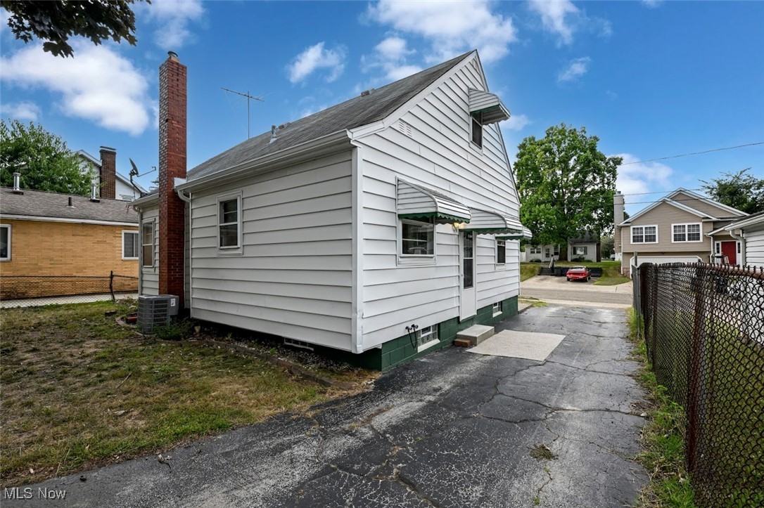 41 W Woodsdale Avenue Akron OH 44301