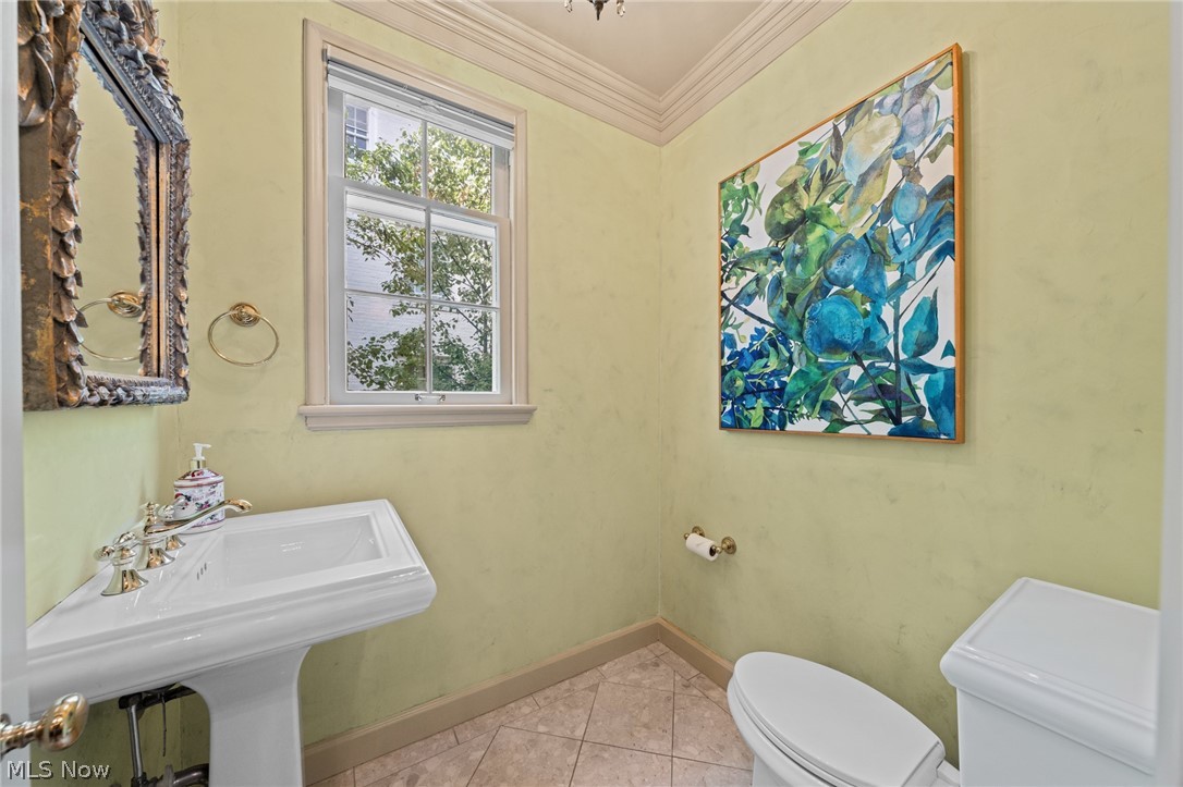 2708 Dryden Road Shaker Heights OH 44122
