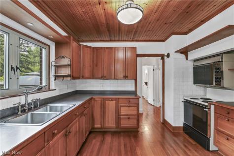 4584 Martin Drive North Olmsted OH 44070