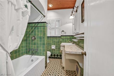 4584 Martin Drive North Olmsted OH 44070