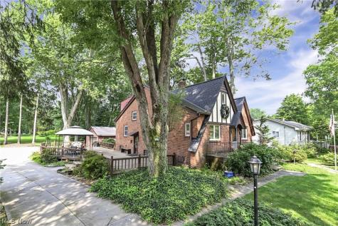 4584 Martin Drive North Olmsted OH 44070