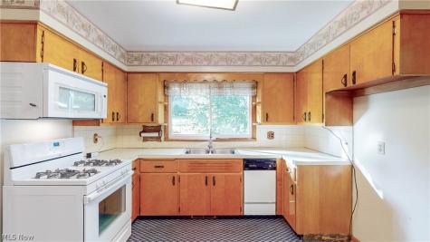 1200 Doralee Drive Mogadore OH 44260