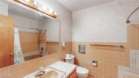 1200 Doralee Drive Mogadore OH 44260