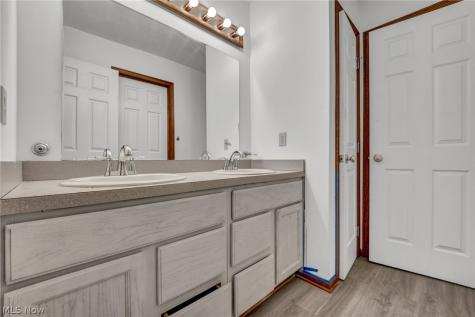 7358 Oakhill Road Bedford OH 44146