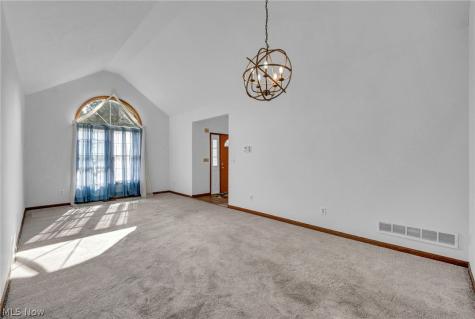 7358 Oakhill Road Bedford OH 44146